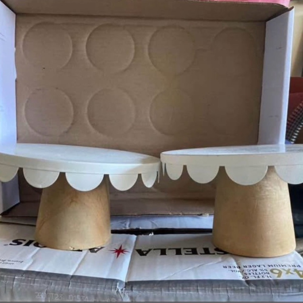 Scalloped Edge Cake Stands - White